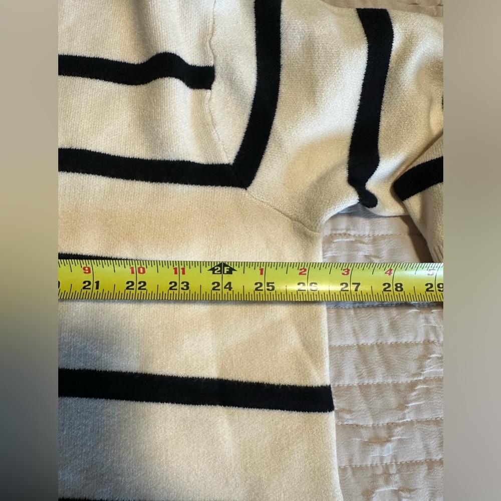 Sweater - Picture 5 of 6